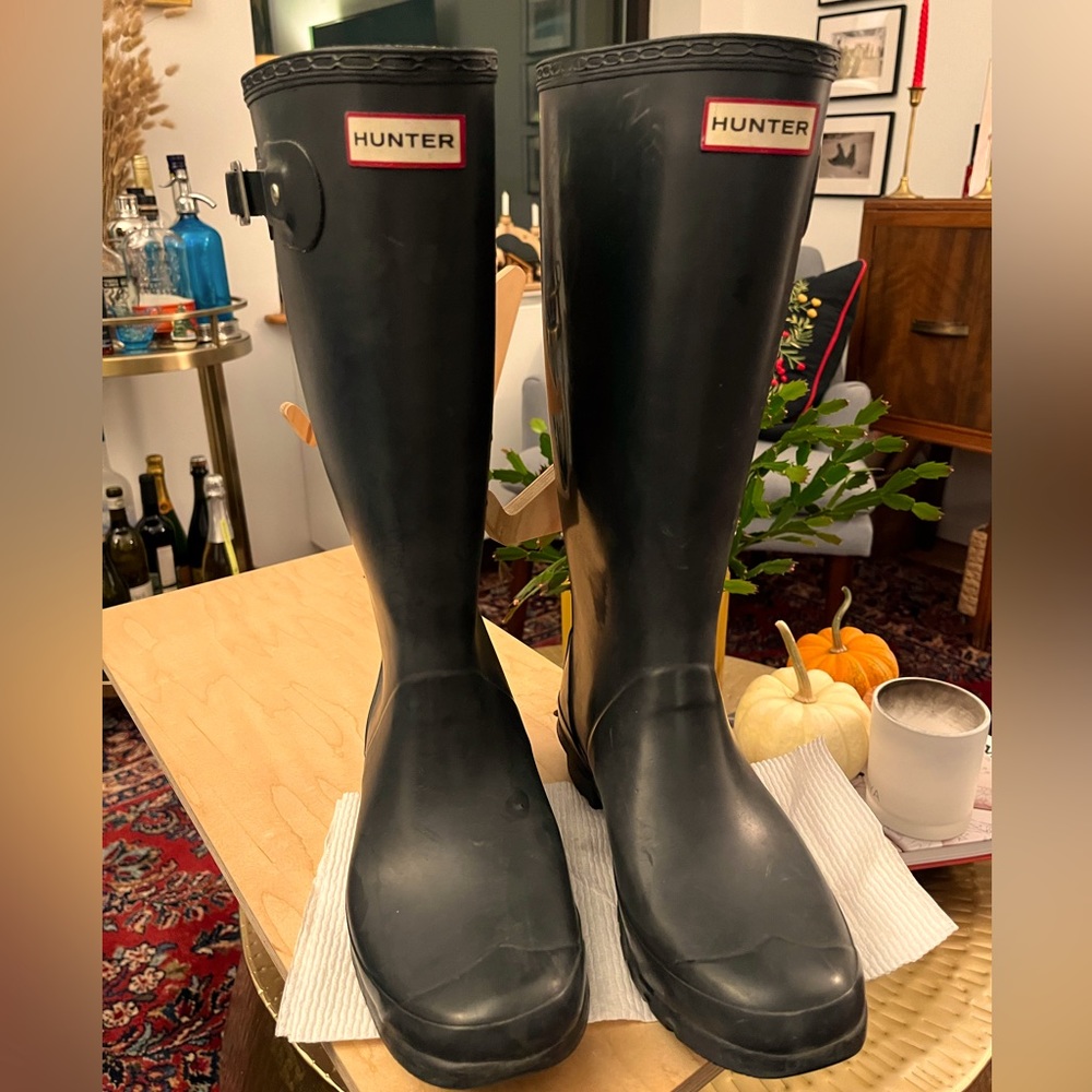 Hunter rain boots / wellies. Good used condition. Huntress, with wider calf.